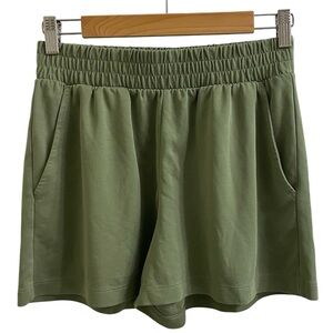 💚Lou & Grey Sage Green High Waist Shorts w/ Pockets, XS